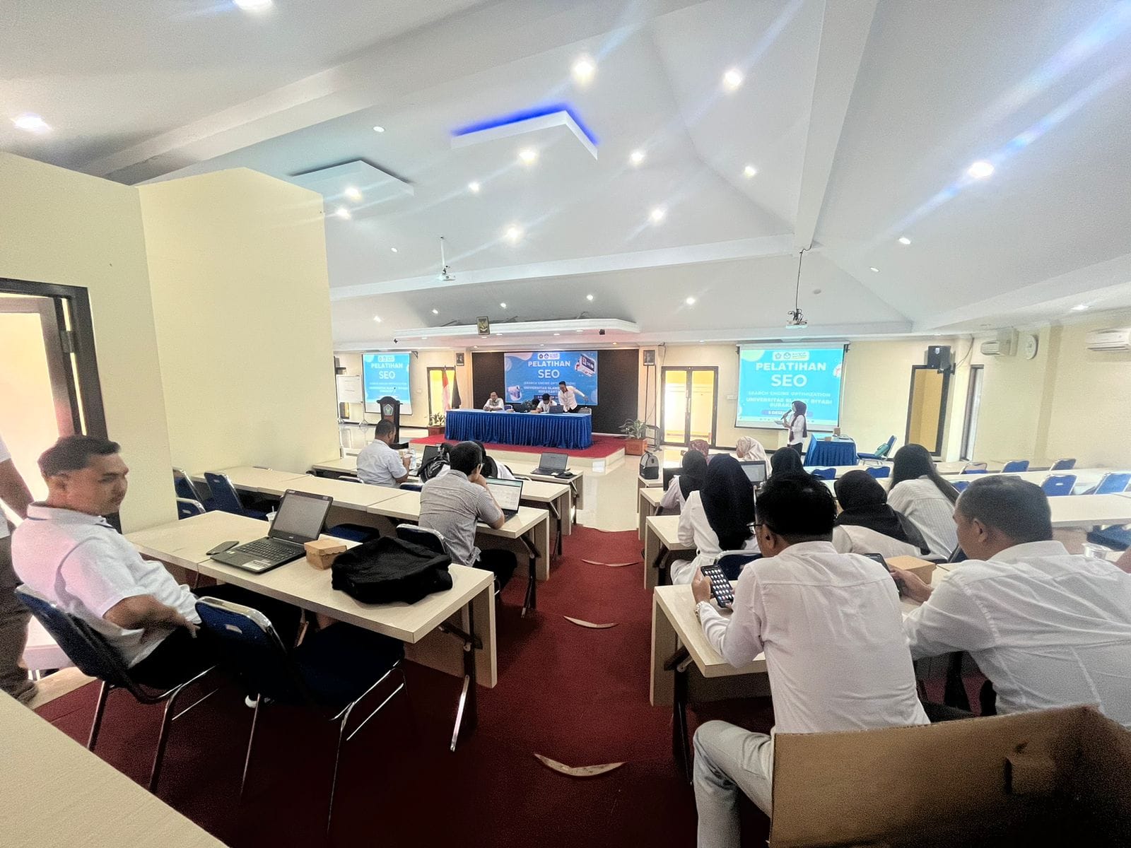 Sesi praktik copywriting untuk iklan digital GoodigitalEdu